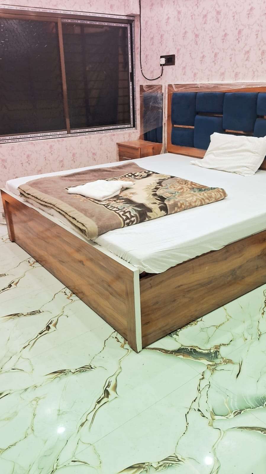 G1 ,double bed occupancy with A.C || Safar Sarthi